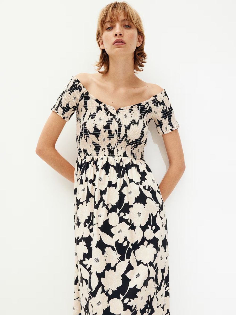H&M Black and Cream Floral Smocked Maxi Dress - Picture 3 of 10